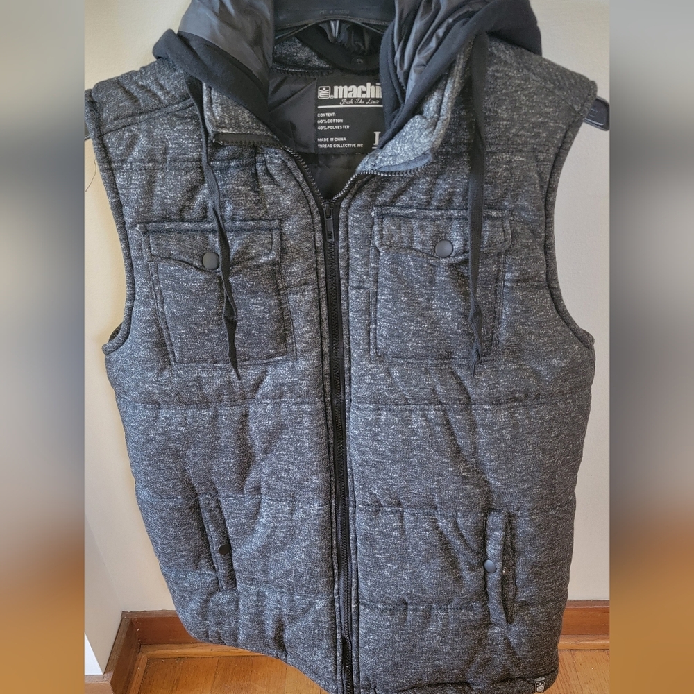 Machine Charcoal Hooded Insulated Vest. Men Size L.